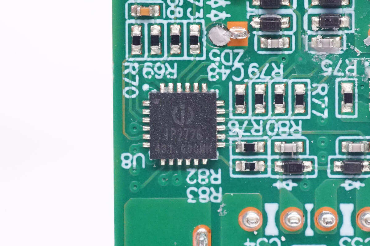 usb-c2和usb-a口协议芯片来自英集芯,型号为ip2726,是一颗应用非常