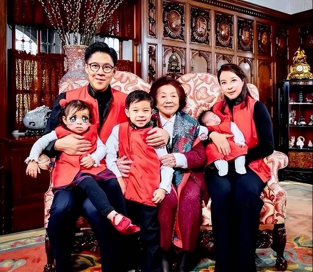 7岁霍中妍:长得比妈妈郭晶晶还有"富贵相"_霍启刚_教育_父母