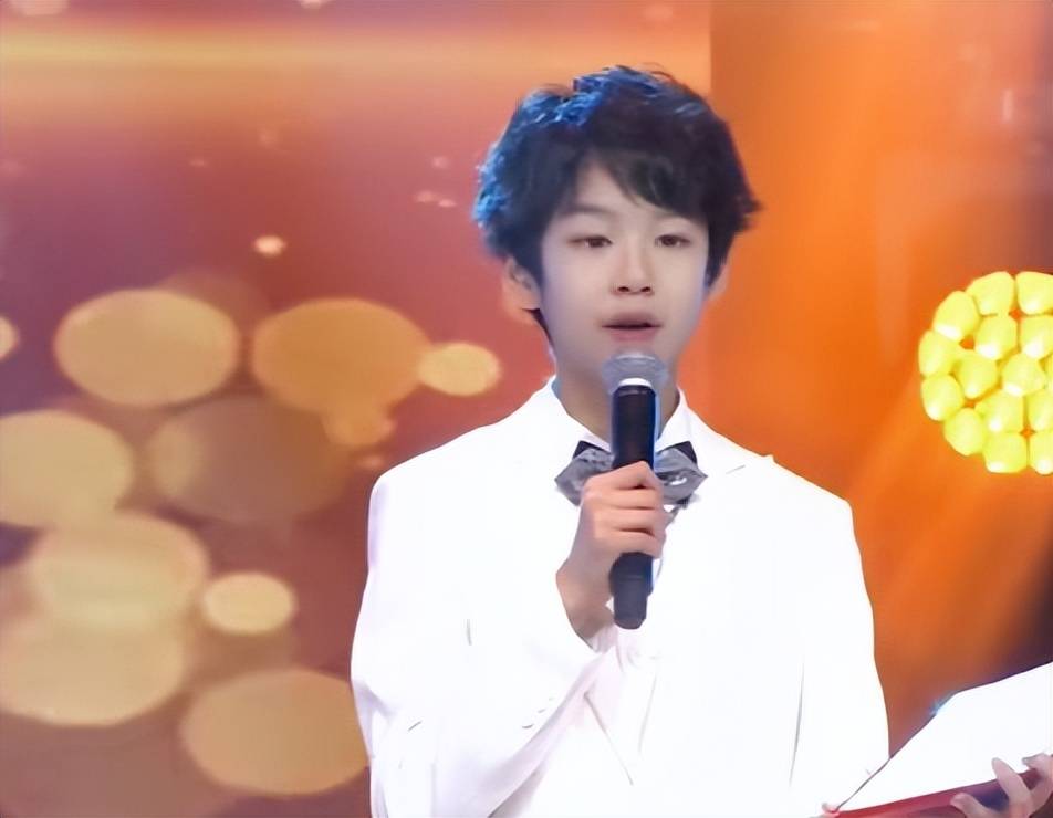 陈铎,虹云,严於信,张泰源等知名主持人曾在一台晚会上朗诵过诗歌《读