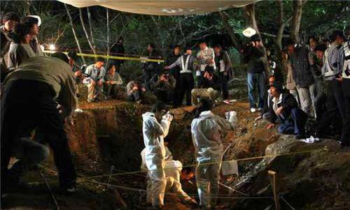 之后大邱地方检察厅等在10余名死亡者家属的目睹下,在大邱市达西区龙