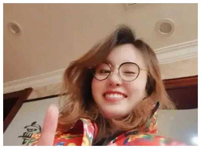 热辣辣的,想必大家都不陌生,就是咱们曾经可爱活泼的游泳小姐傅园慧啦