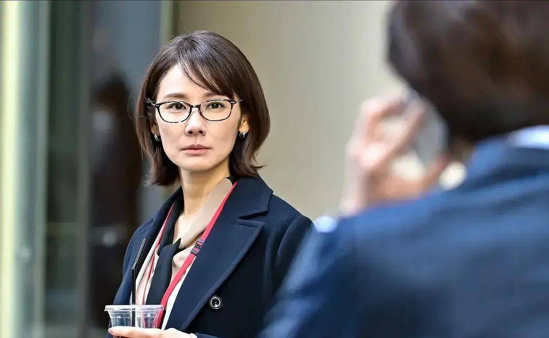 她的美貌几十年如一日,时间仿佛暂停了…_吉田羊_角色_剧中