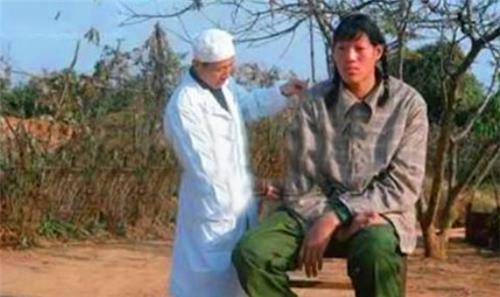 中国第一女巨人,14岁高过姚明,体重达132公斤,遗体至今未下葬_曾金莲