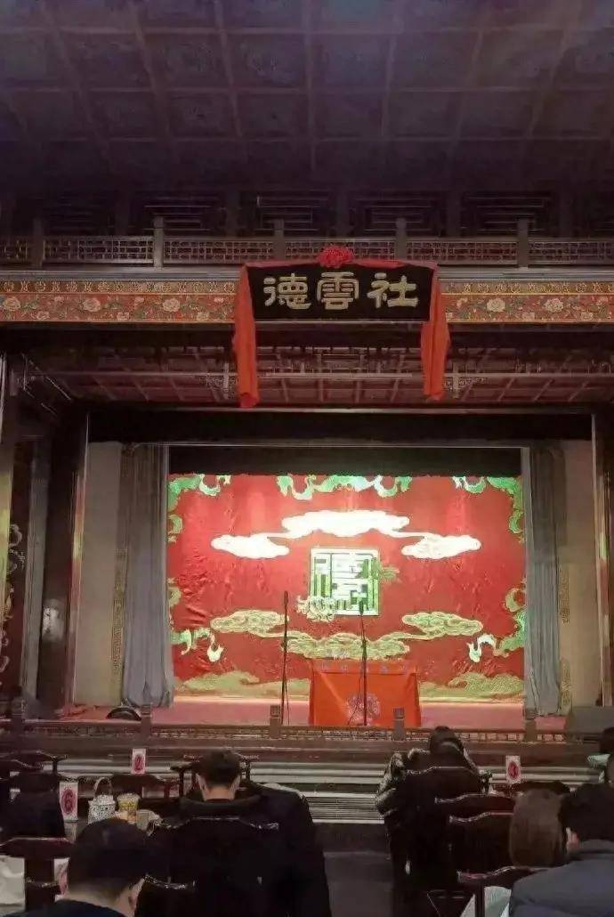 然而,最近网上一则关于德云社茶水收费太高的帖子却引发了广泛的讨论.