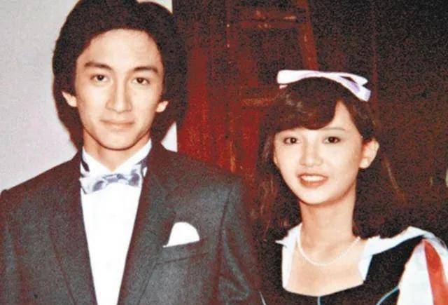 吴启华和女友分手后并没有立即受打击,那个时候还有许多女孩子喜欢他