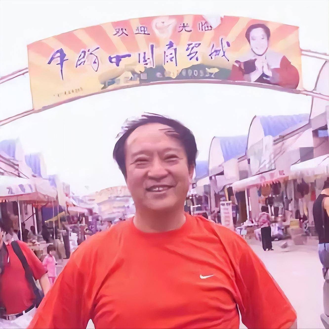 蒙城有家牛肉企业,看中了牛群的名气和名字找他代言,没想到一下子就火