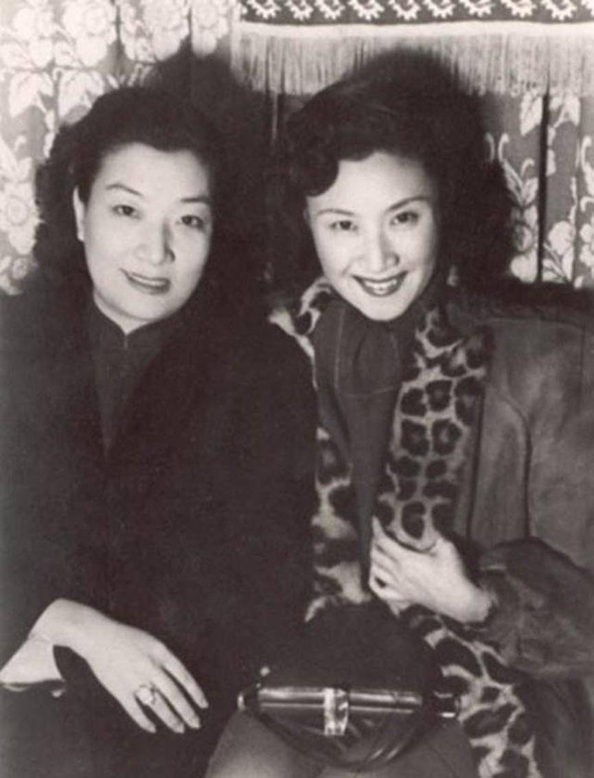 自我检讨,被上层领导认为是"发泄不满情绪",被"旧友们"批判为右派分子