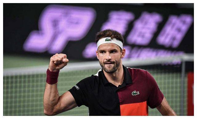 patrick ewing,在篮球场上展现出惊人的实力和领导能力.