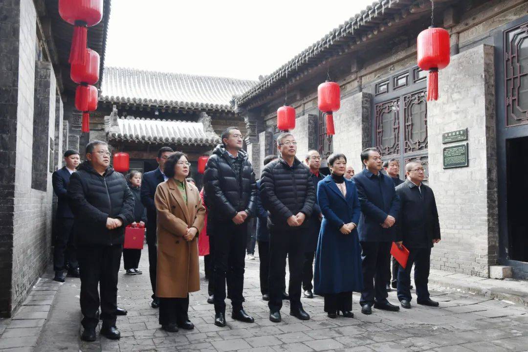 佩拉西亚)先生向乔家大院文化园区捐赠油画作品_山西