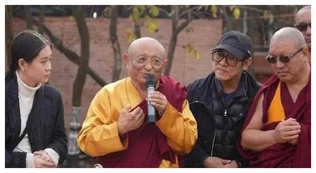 62岁的利智现状曝光,与李连杰及女儿合影,颜值逆风._jada_生活_母亲