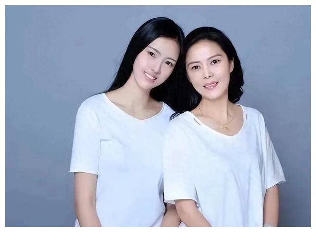 张常宁春节晒幸福,众人追捧的多才多艺女神,不忘展现魅力_中国女排