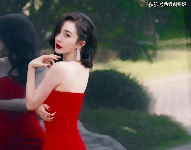 杨幂晒出半边脸美照,妩媚眼神配上红唇,时尚动人超撩人_质量_事业