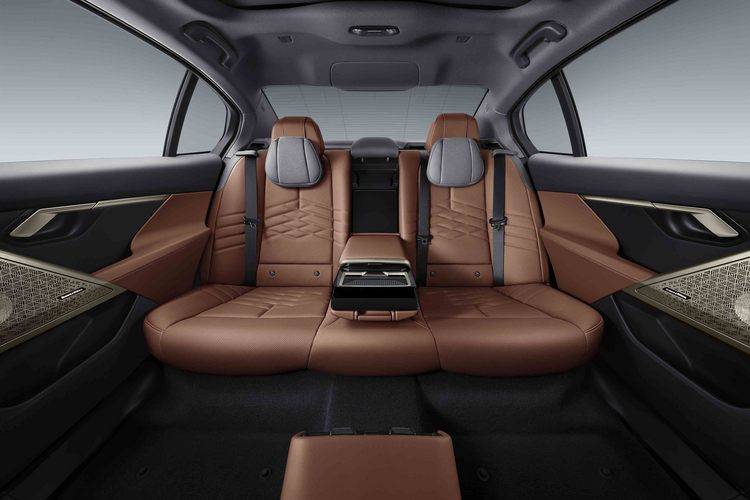 全新bmw 5系,乘坐驾驶两相宜,中大型豪华轿车中"鱼与熊掌"兼得_搜狐