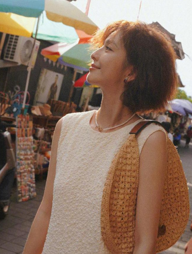 佟丽娅分享旅行美照,身姿曼妙惹人羡,笑容甜美如初恋_陈思诚_照片