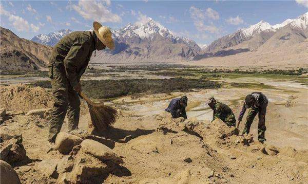 考古中堪称"穿越"的6件文物,大多数人都会认成现代产品_手机_物品
