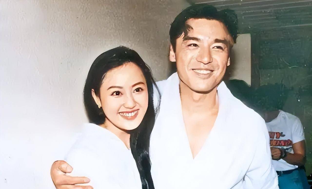 潘粤明被董洁毁了家庭事业和名声,有人比他更惨_钟镇涛_章小_婚姻