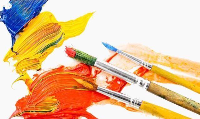 胳膊没有力量拿不住画笔,她就每天多举十分钟,天长日久地累积;学不会