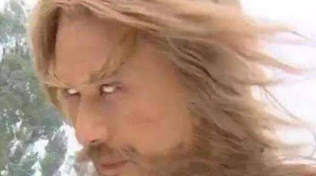 为演出眼瞎效果,把纽扣塞眼里,看看徐锦江咋做_才是真_角色_白眼