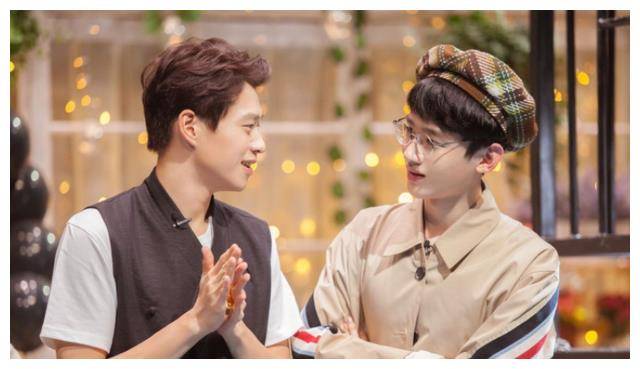 白敬亭营销自毁?想要偷鸡却蚀米,竟变身小丑!_何炅_魏大勋_关系