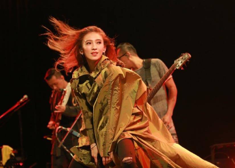 戴佩妮回应歌红人不红,坦然接受此评价,艺人都应以作品为先_音乐_实力