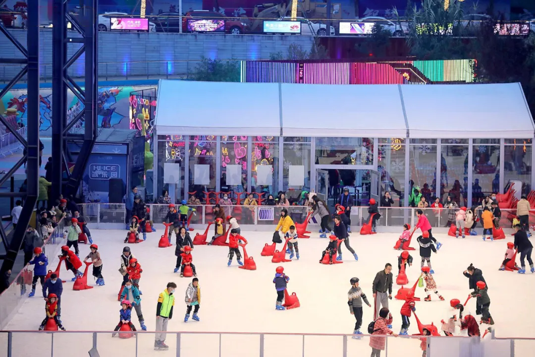 华熙live鱼洞的主体建筑一"华熙文体中心" 是五棵松体育馆的升级版