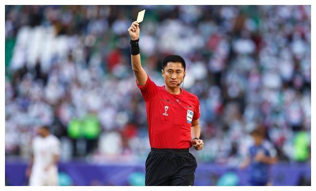 马宁的成功不仅是个人的荣耀,也代表着中国裁判事业的发展和进步.