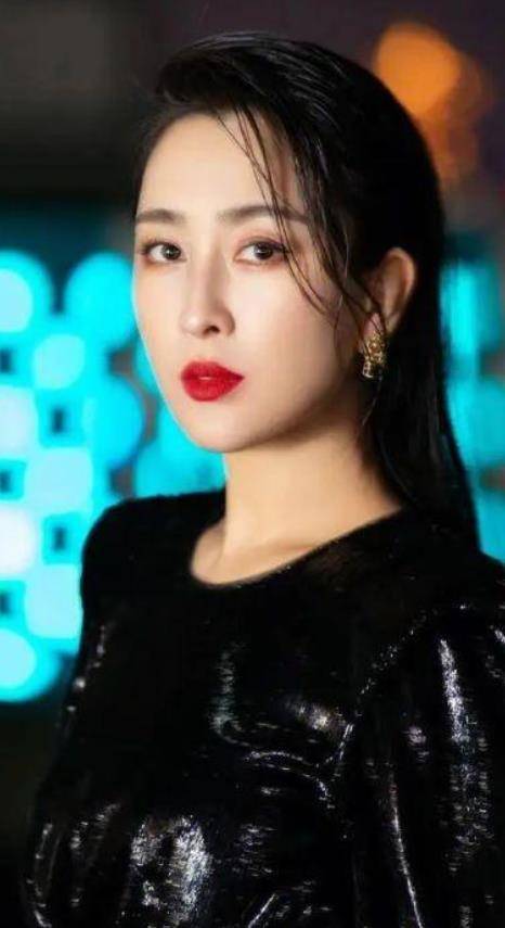 演员马苏和国乒选手孔令辉的恋情无疾而终,现在的她怎么样了?