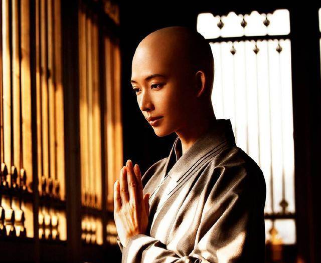 明朝一书生进京赶考,却惨遭尼姑软禁,逃出来时已被折磨得皮包骨头