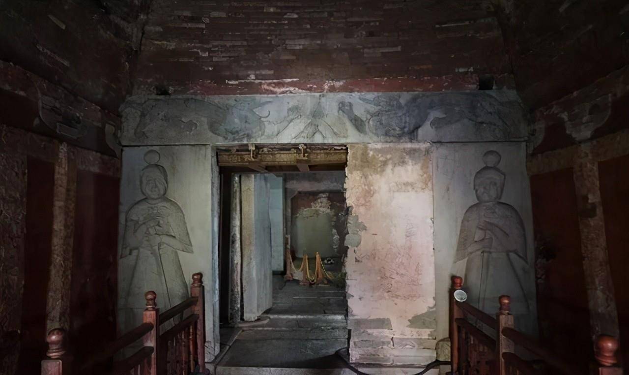 封土上打洞直达墓室,传盗出文物打包价要6亿_钱元瓘_盗墓者_杭州