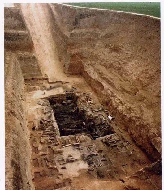 陕西发现中国第二大墓,墓主的来头老大了,盗墓者盗后放火烧地宫_考古