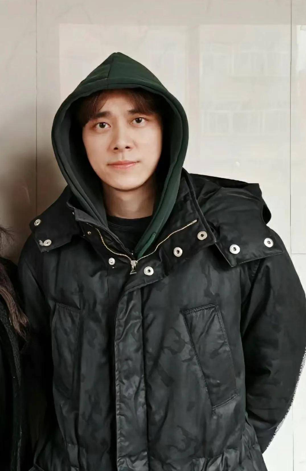 李易峰跪着祈福,头被敲打很虔诚,挑选贡果,普通得不能再普通了_锻炼