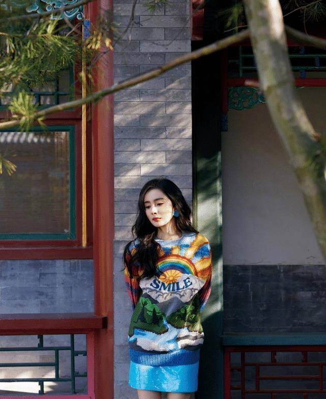 杨幂这"奶奶靴"是自己设计的?看着虽土,却意外显腿细_造型_时尚_活力