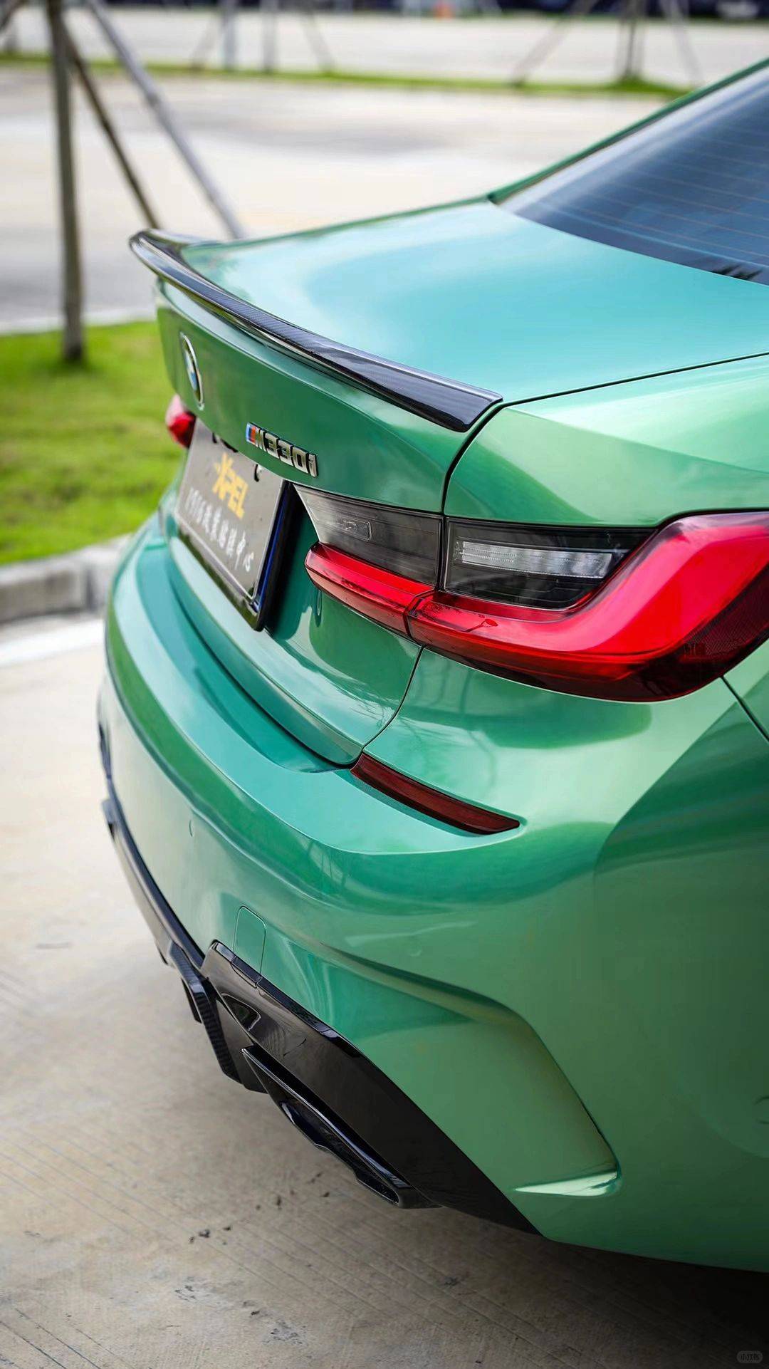 宝马3系lb改色膜彩虹祖母绿,炫彩外衣让人目不暇接_搜狐汽车_搜狐网