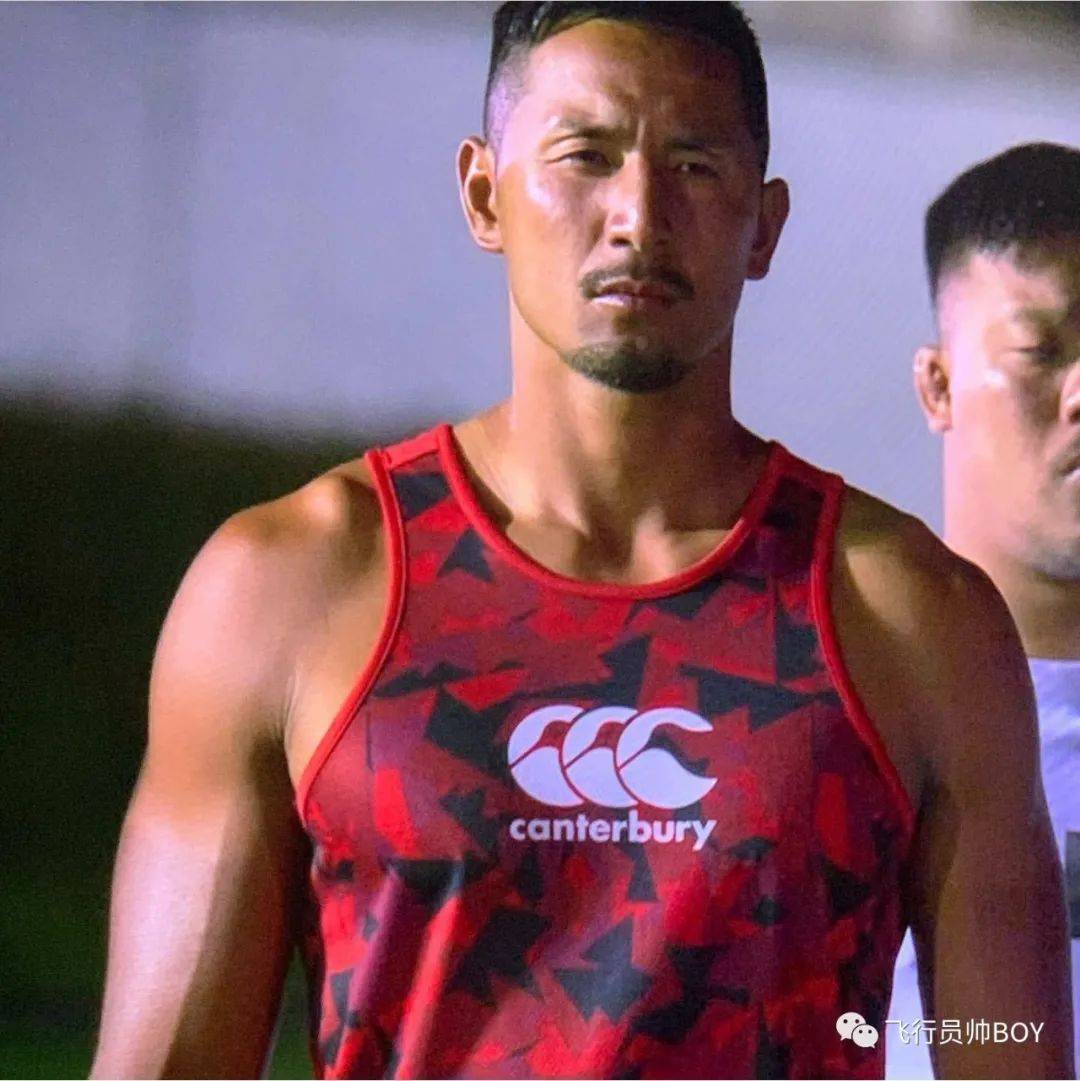 让很多网友根本不在乎他的年龄毕竟这样的运动男人实在是太man了▼