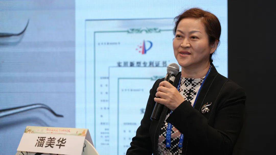 厦门眼科中心业务副院长潘美华教授带来《眼外肌睫状血管保留术》.