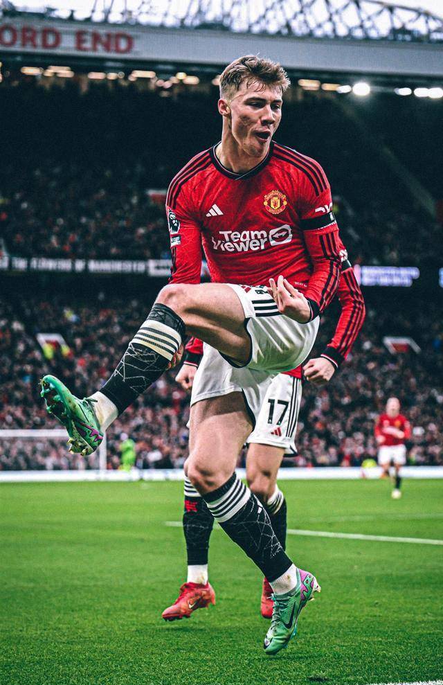 30!1亿先生扬眉吐气,加纳乔梅开二度,致敬c罗,曼联吊打前任_进球_上半