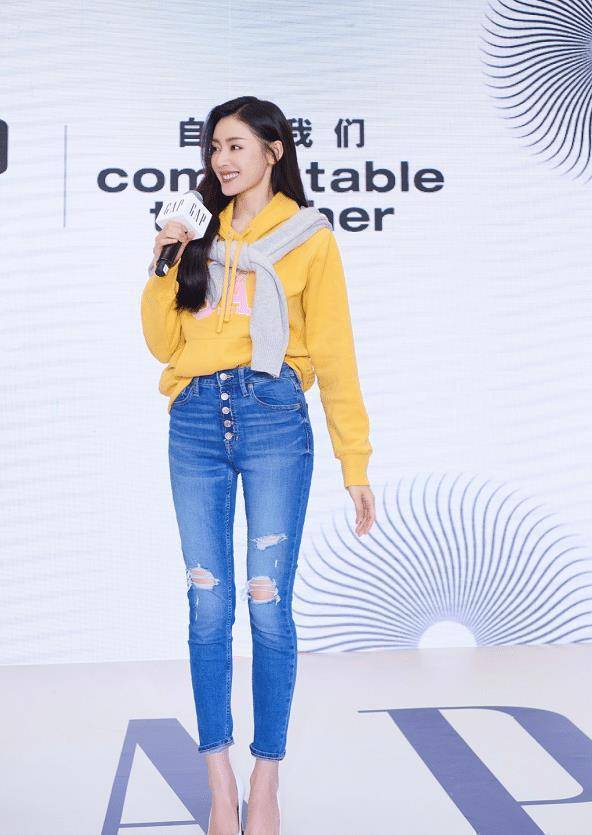 张天爱的"踮脚蹲"走红网络,看清姿势后,体重过百的人学不来_造型_好