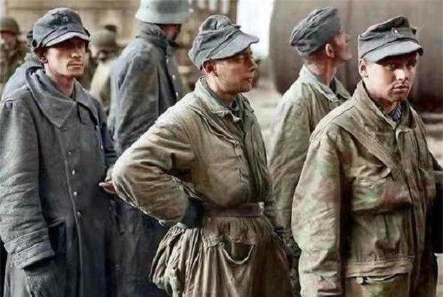 其他军队区分开,德国政府专门制作月牙牌以方便区分宪兵队与其他部队