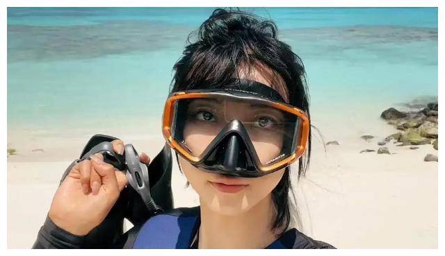 袁心玥带领中国女排队员深海潜水,号召全队跟她一起前行!