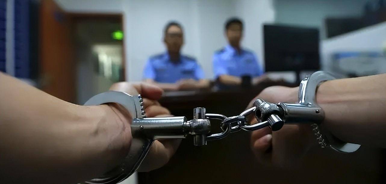 引起公安怀疑,逮捕后引出血案_郭玉梅_刘杰_霍佳