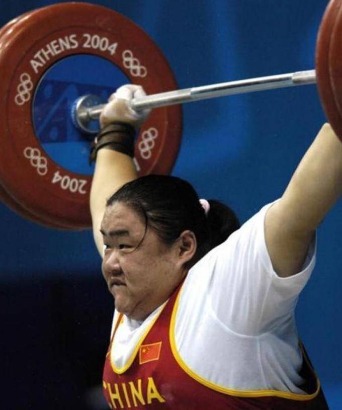 运动员唐功红:奥运会上舍命一举,为国夺冠后七窍流血,现况如何_举重