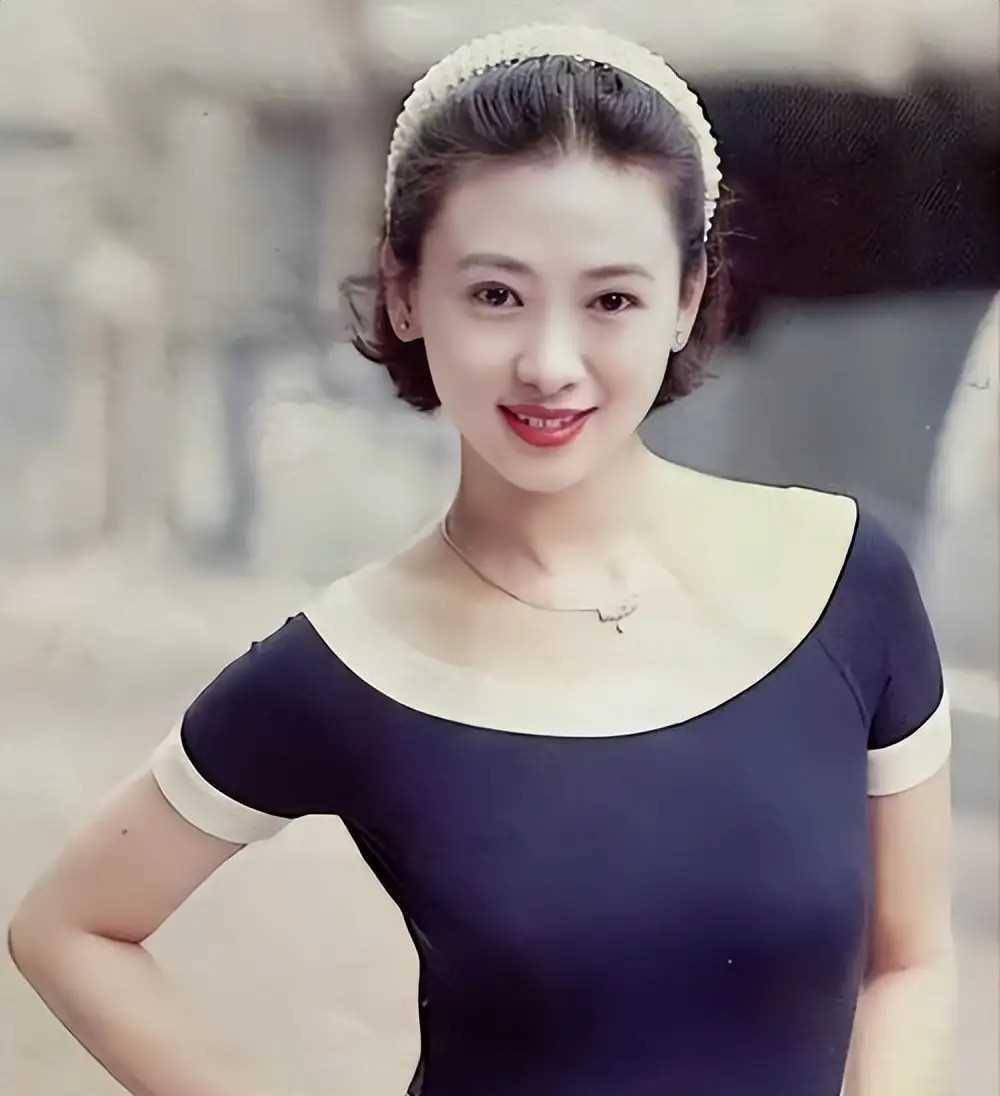 香港大佬亲自调教为合格"艳星"_翁虹_挑战_故事