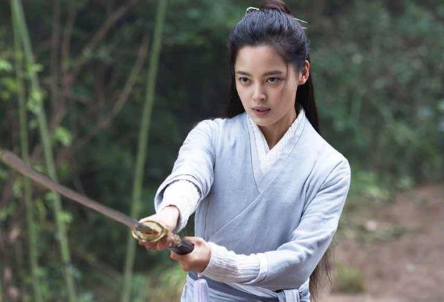在《庆余年》中辛芷蕾扮演的海棠朵朵是北齐的圣女,也是苦荷的徒弟中