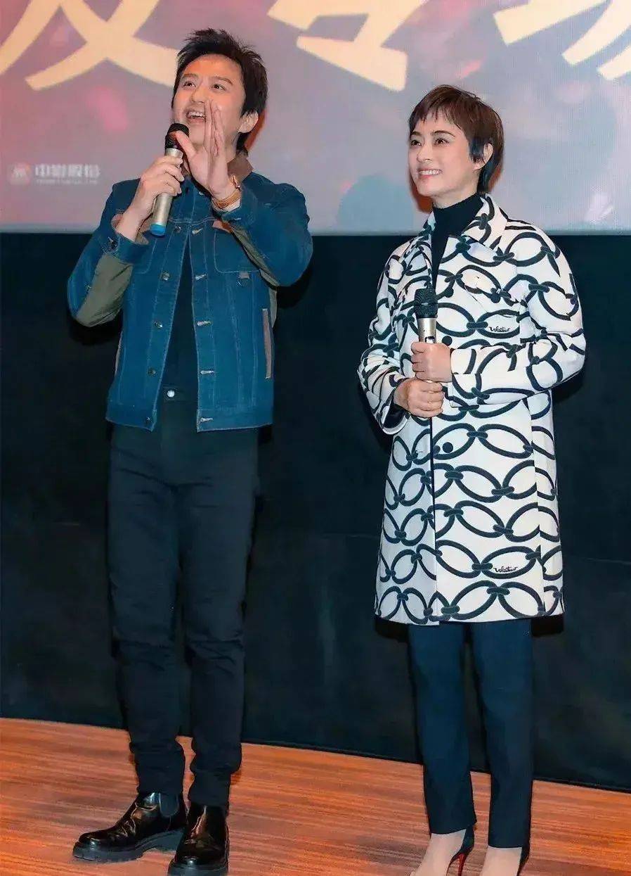 40岁孙俪和44岁邓超合体亮相!