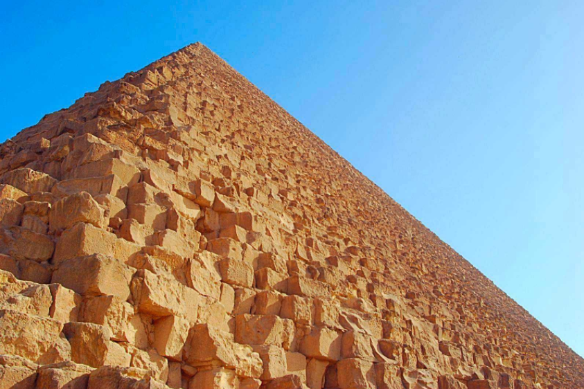 这是一座穿越时间的建筑,吉萨金字塔,搭建在人间的不