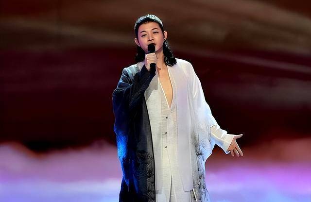 霍尊,一场情感纠纷毁掉了所有事业,他怎么能走到今天?_音乐_声音_乐器