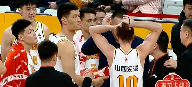 第三节:两队继续缠斗,文教练角球三分命中,山西汾酒队7-0领先,55:58