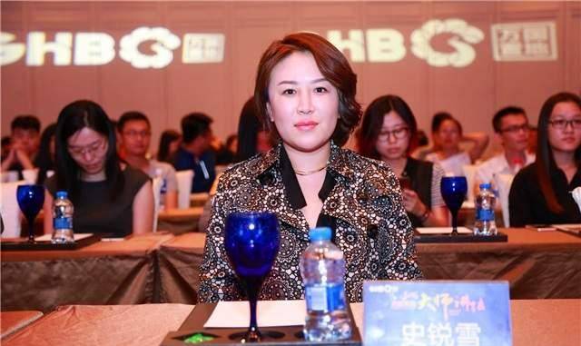 2016年,由著名经济学家郎咸平主持的电视节目《财经郎眼》迎来了一位