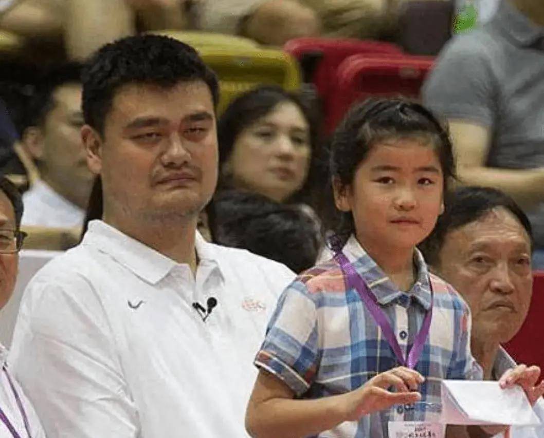 "姚明13岁女儿姚沁蕾:篮球巨星的传承,基因之奇妙令人