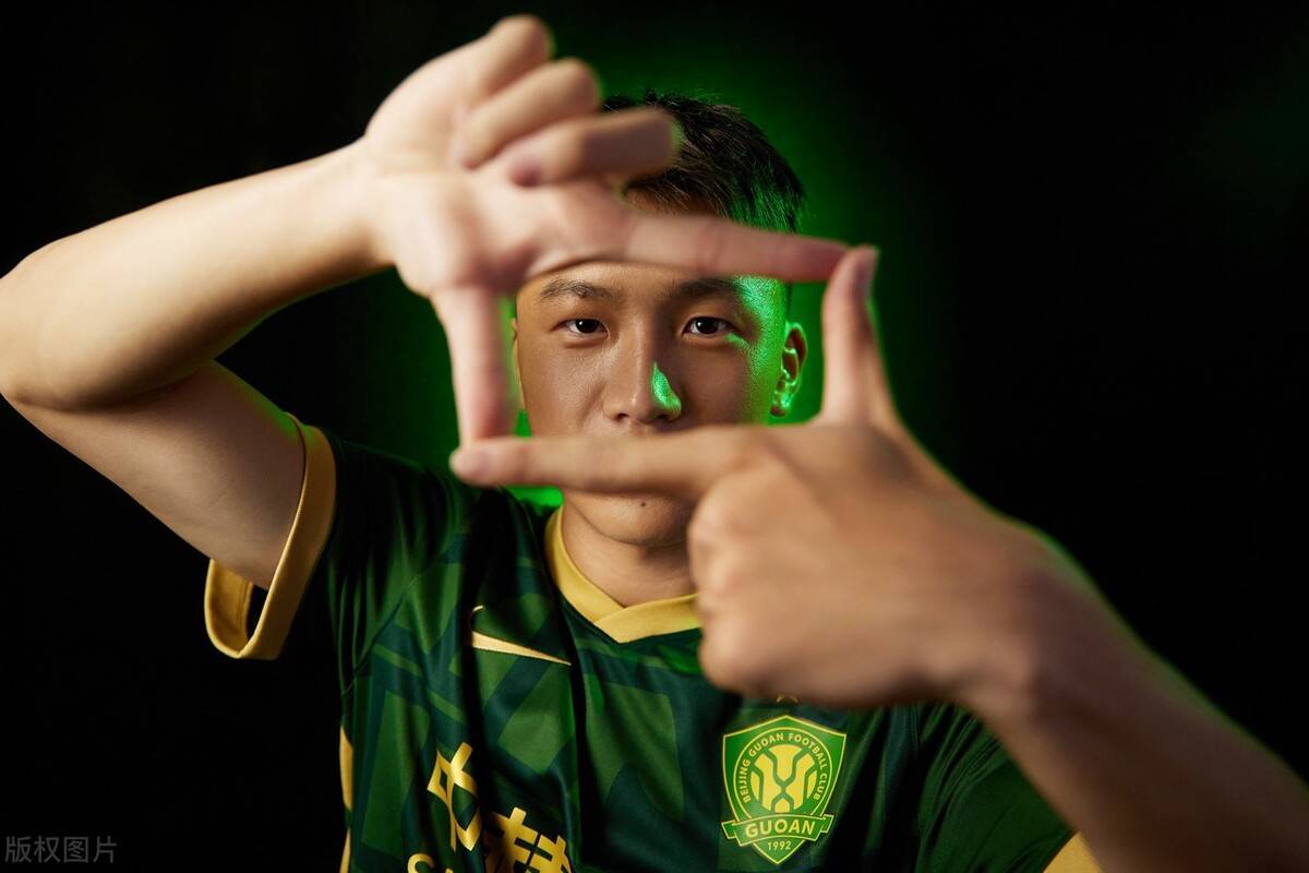 23岁的国安锋霸离队沦落中乙,曾留洋西甲还踢过亚冠主力_谢龙飞_球迷